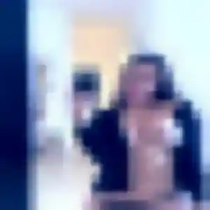 Loubna, 22 ans, connectée à Nogent-le-Roi pour un beurette