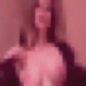 Loubna, 24 ans, en ligne à Nogentel pour une rencontre coquine