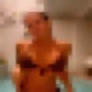 Hayat, 43 ans, connectée à Ornans pour un beurette