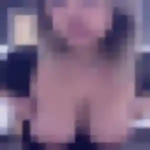 Nabil, 27 ans, connectée à Pieusse pour une rencontre coquine