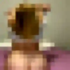 Contacte Alya, 27 ans à Plougonver en privé