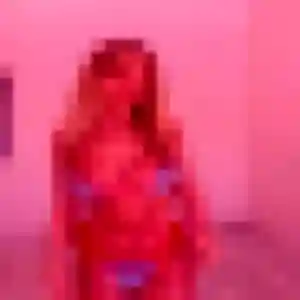 Jihane, 22 ans, connectée à Pompignan pour un beurette