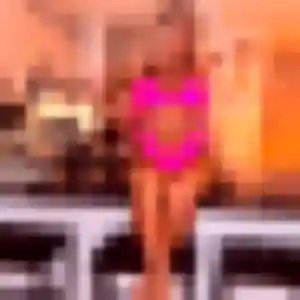 Photo de Syrine à Pont-de-Buis-lès-Quimerch (23 ans) - beurette anonyme