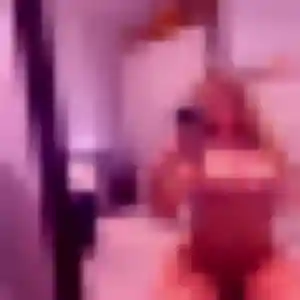 Amira, 27 ans, connectée à Saint-Anthème pour un beurette