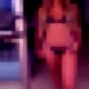 Découvre Latifa, 28 ans à Saint-Denis-de-Méré en privé