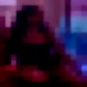 Souad, 28 ans, connectée à Saint-Étienne-la-Varenne pour un beurette