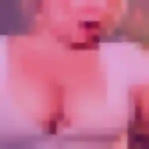 Nadia, 22 ans, connectée à Saint-Jean-de-Gonville pour une rencontre coquine