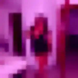 Charmante Ahlam, 34 ans à Saint-Julien-les-Rosiers - voir sa photo
