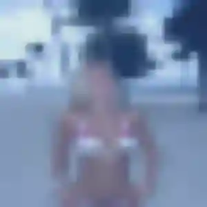 Hana, 25 ans, en ligne à Saint-Malo pour une rencontre coquine