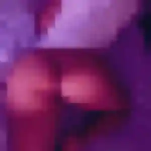 Iman, 32 ans, connectée à Saint-Martin-Belle-Roche pour une rencontre coquine