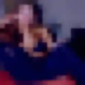 Nissa, 25 ans, connectée à Saint-Martin-Belle-Roche pour une rencontre coquine
