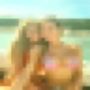 Photo privée de Houda, 26 ans à Saint-Martin-du-Bois - plan discret