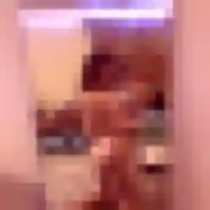 Zahra, 35 ans, connectée à Saint-Médard-de-Guizières pour une rencontre coquine