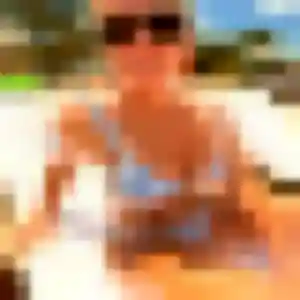 Photo exclusive de Inaya, 40 ans à Saint-Paul-lès-Durance - plan discret