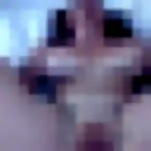 Rachida, 33 ans, connectée à Saint-Senier-sous-Avranches pour une rencontre coquine