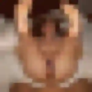 Nassima, fille de 23 ans cherche beurette à Saint-Yan