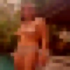 Photo de Mounia à Sainte-Rose (31 ans) - beurette discret