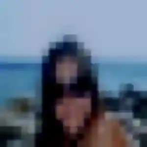 Maroua (28 ans) à Sainte-Sabine-sur-Longève attend une rencontre aujourd'hui