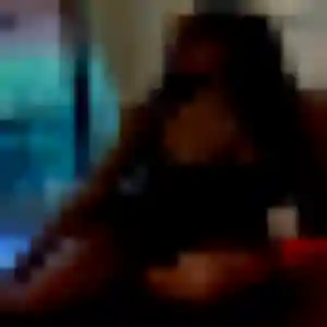 Siham, 26 ans, en ligne à Strasbourg pour une rencontre coquine