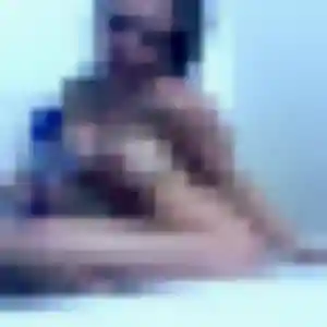Dihya, femme de 35 ans veut beurette à Theix-Noyalo
