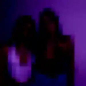 Zineb, 23 ans, connectée à Tréguidel pour une rencontre coquine