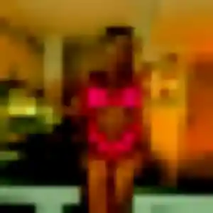 Ilham, femme de 28 ans veut beurette à Val d'Issoire