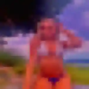 Contacte Farah, 23 ans à Val de Drôme gratuitement