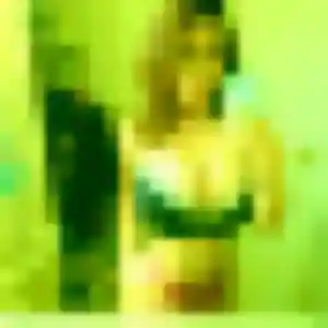 Nour (25 ans) à Val de Virvée cherche un beurette aujourd'hui