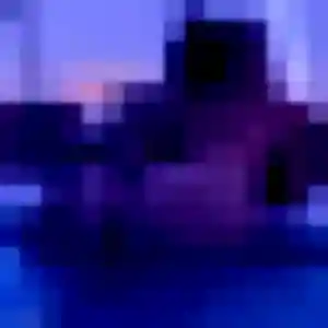 Emna, 23 ans, connectée à Valros pour une rencontre coquine