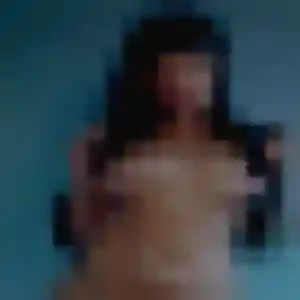 Rejoins Safia, 28 ans à Veyre-Monton en privé