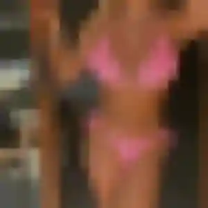 Inaya, femme de 22 ans cherche beurette à Villers-sur-le-Roule